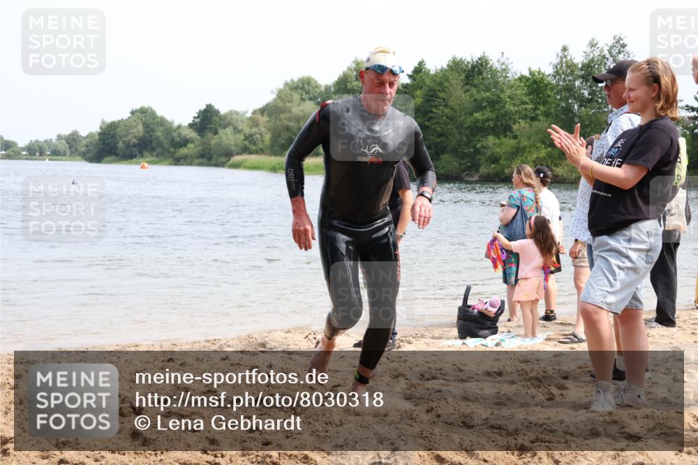 15.06.2025 - 27. Vierlanden-Triathlon Lena Gebhardt http://msf.ph/oto/8030318 15.06.2025 11:07:31 Schwimmen 787 meine-sportfotos.de
