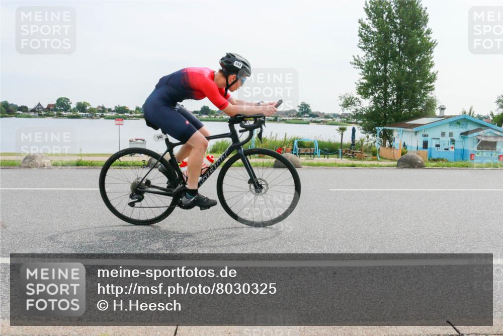 15.06.2025 - 27. Vierlanden-Triathlon H.Heesch http://msf.ph/oto/8030325 15.06.2025 10:32:52 Radfahren 342 meine-sportfotos.de