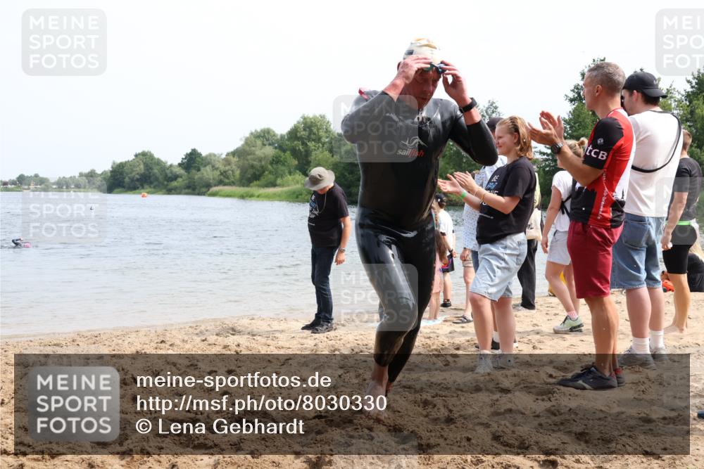 15.06.2025 - 27. Vierlanden-Triathlon Lena Gebhardt http://msf.ph/oto/8030330 15.06.2025 11:07:32 Schwimmen 787 meine-sportfotos.de