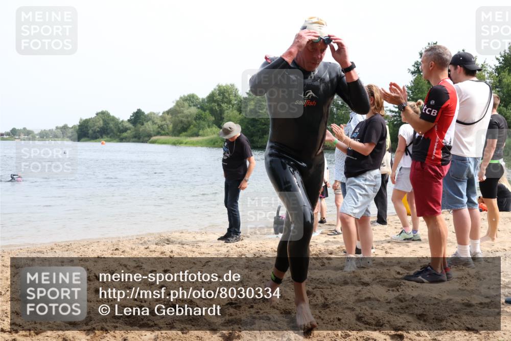 15.06.2025 - 27. Vierlanden-Triathlon Lena Gebhardt http://msf.ph/oto/8030334 15.06.2025 11:07:32 Schwimmen 787 meine-sportfotos.de
