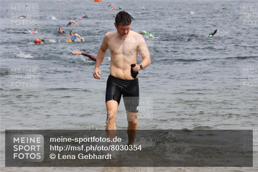 15.06.2025 - 27. Vierlanden-Triathlon Lena Gebhardt http://msf.ph/oto/8030354 15.06.2025 11:07:42 Schwimmen 653 meine-sportfotos.de