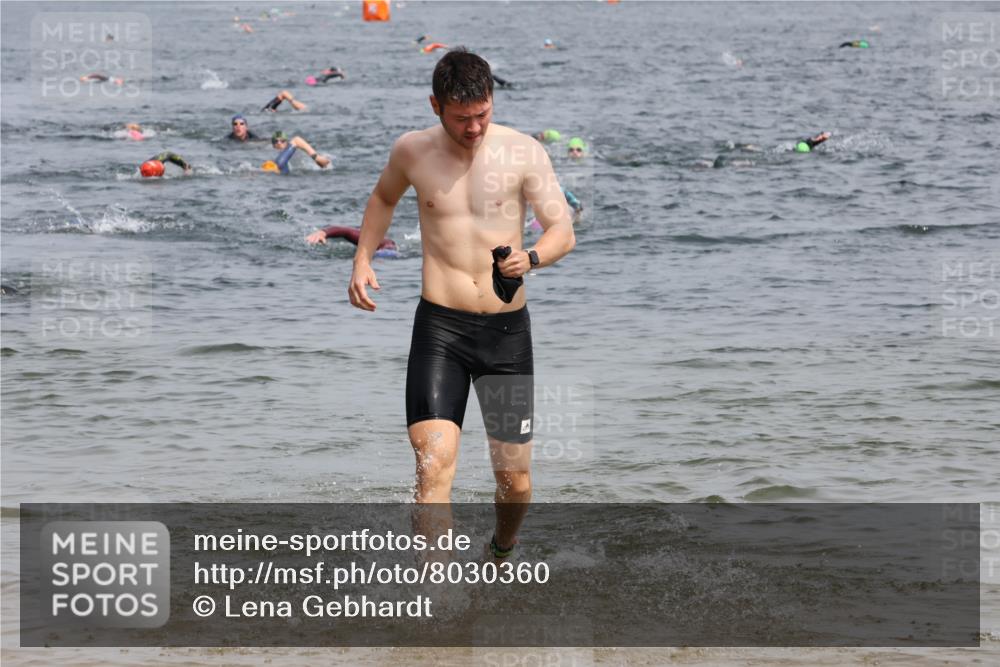 15.06.2025 - 27. Vierlanden-Triathlon Lena Gebhardt http://msf.ph/oto/8030360 15.06.2025 11:07:42 Schwimmen 653 meine-sportfotos.de
