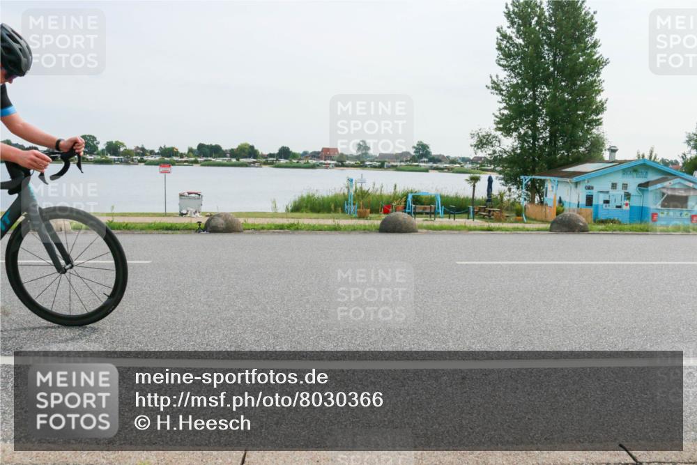 15.06.2025 - 27. Vierlanden-Triathlon H.Heesch http://msf.ph/oto/8030366 15.06.2025 10:32:59 Radfahren 145, 222, 307, 503 meine-sportfotos.de