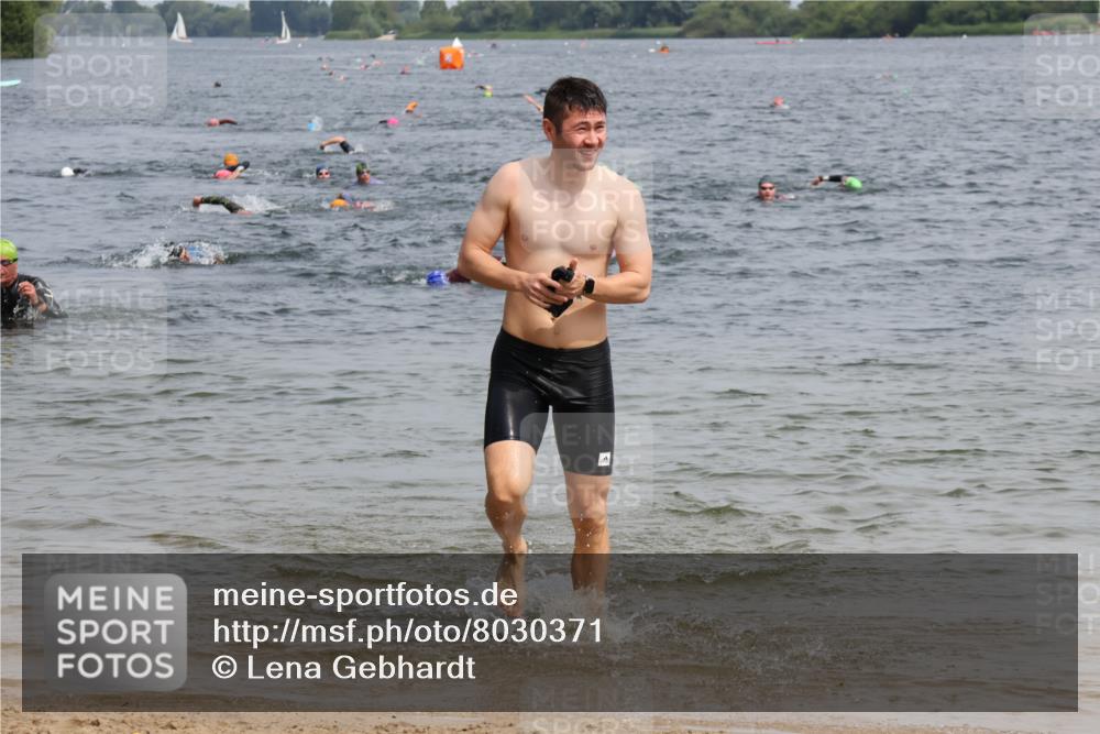 15.06.2025 - 27. Vierlanden-Triathlon Lena Gebhardt http://msf.ph/oto/8030371 15.06.2025 11:07:43 Schwimmen 653 meine-sportfotos.de
