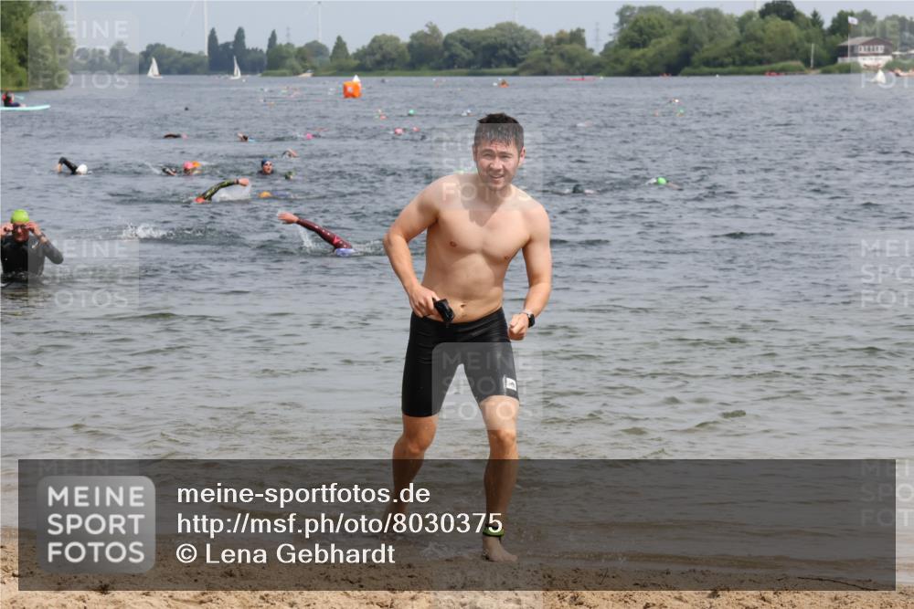 15.06.2025 - 27. Vierlanden-Triathlon Lena Gebhardt http://msf.ph/oto/8030375 15.06.2025 11:07:44 Schwimmen 653 meine-sportfotos.de