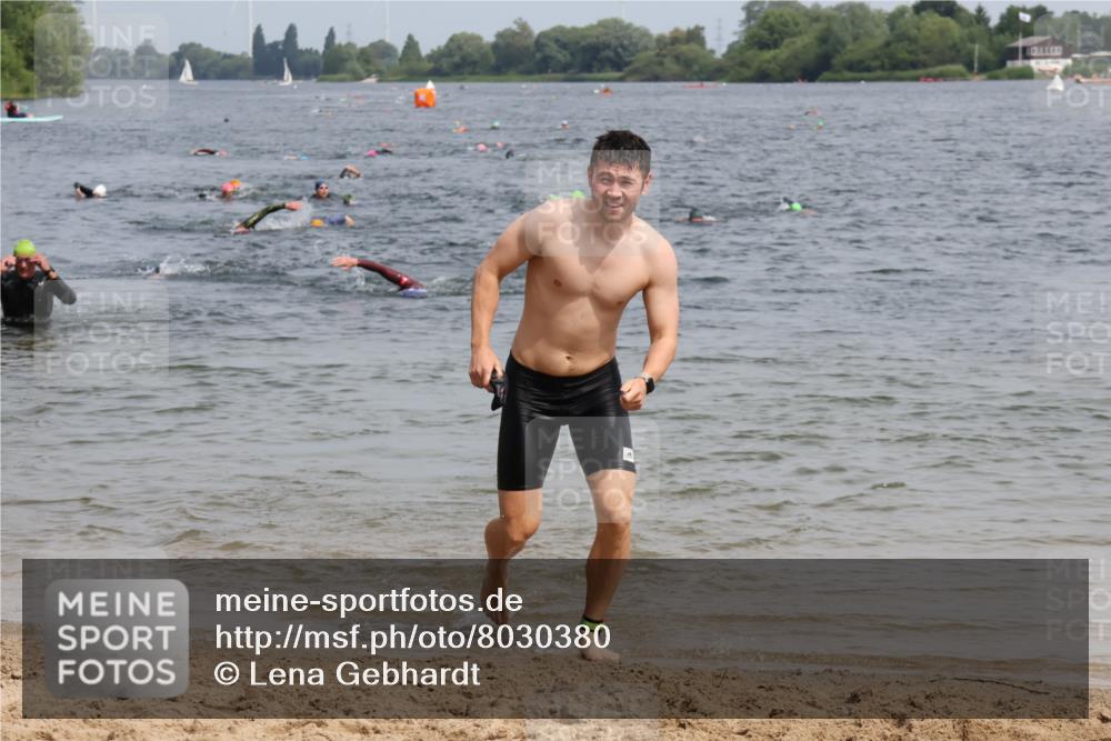 15.06.2025 - 27. Vierlanden-Triathlon Lena Gebhardt http://msf.ph/oto/8030380 15.06.2025 11:07:44 Schwimmen 653 meine-sportfotos.de