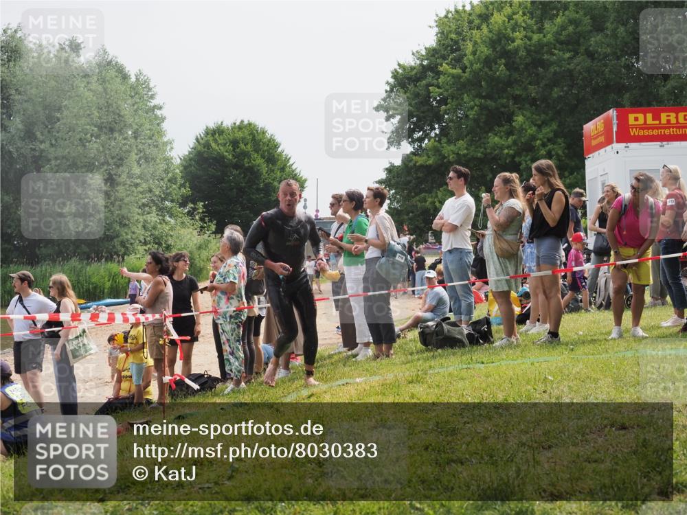15.06.2025 - 27. Vierlanden-Triathlon KatJ http://msf.ph/oto/8030383 15.06.2025 11:07:34 Schwimmen 787 meine-sportfotos.de
