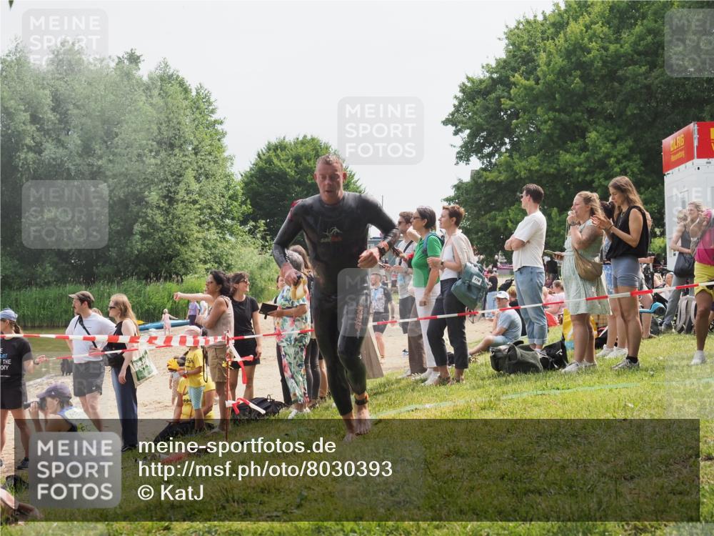 15.06.2025 - 27. Vierlanden-Triathlon KatJ http://msf.ph/oto/8030393 15.06.2025 11:07:36 Schwimmen 787 meine-sportfotos.de