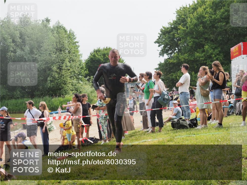 15.06.2025 - 27. Vierlanden-Triathlon KatJ http://msf.ph/oto/8030395 15.06.2025 11:07:36 Schwimmen 787 meine-sportfotos.de