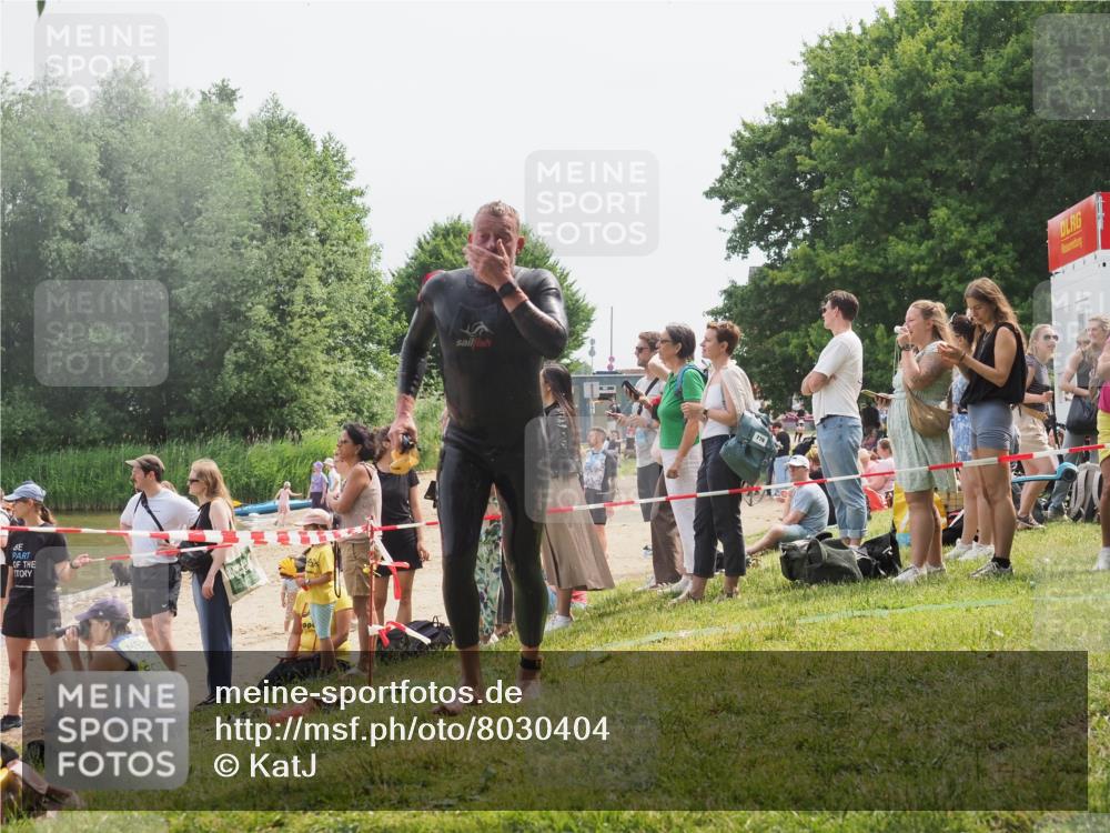 15.06.2025 - 27. Vierlanden-Triathlon KatJ http://msf.ph/oto/8030404 15.06.2025 11:07:36 Schwimmen 787 meine-sportfotos.de