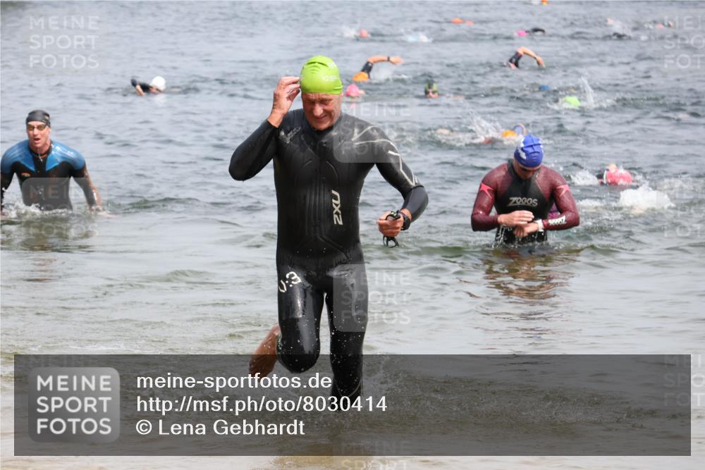 15.06.2025 - 27. Vierlanden-Triathlon Lena Gebhardt http://msf.ph/oto/8030414 15.06.2025 11:07:53 Schwimmen 653, 799, 830 meine-sportfotos.de
