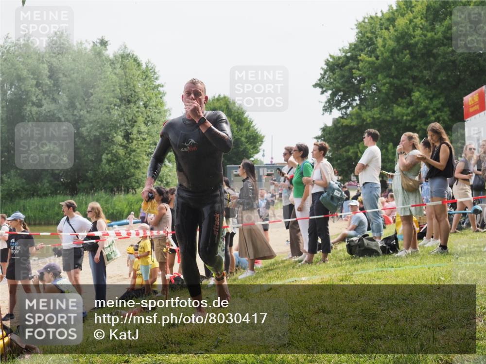 15.06.2025 - 27. Vierlanden-Triathlon KatJ http://msf.ph/oto/8030417 15.06.2025 11:07:36 Schwimmen 787 meine-sportfotos.de
