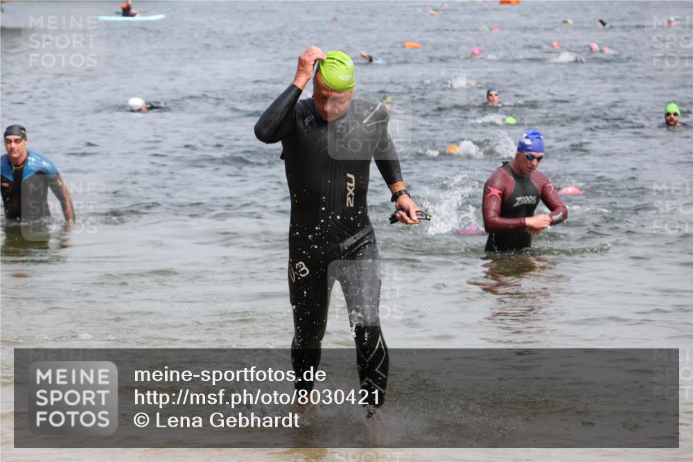 15.06.2025 - 27. Vierlanden-Triathlon Lena Gebhardt http://msf.ph/oto/8030421 15.06.2025 11:07:54 Schwimmen 653, 799, 830 meine-sportfotos.de