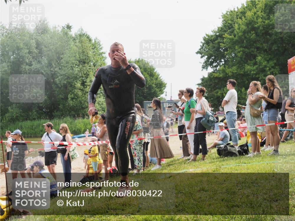 15.06.2025 - 27. Vierlanden-Triathlon KatJ http://msf.ph/oto/8030422 15.06.2025 11:07:36 Schwimmen 787 meine-sportfotos.de