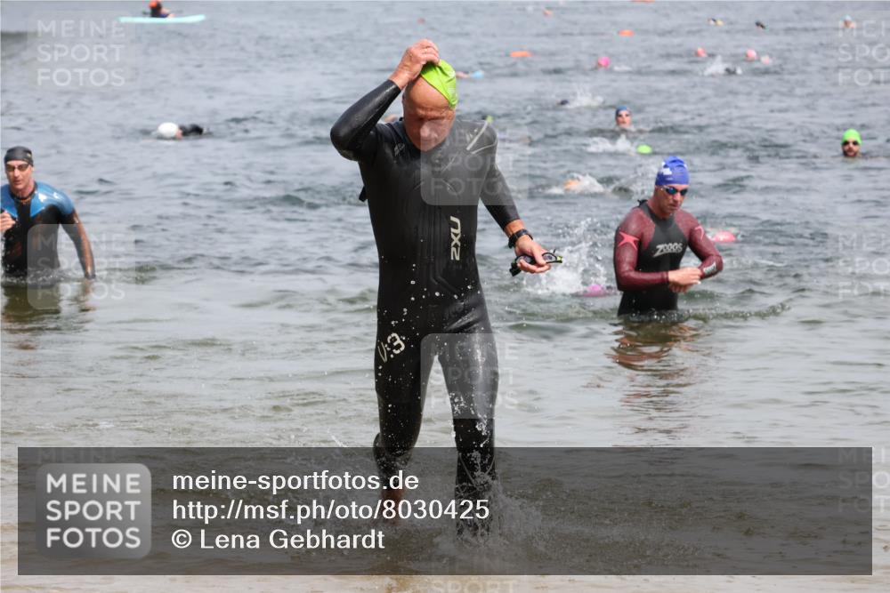 15.06.2025 - 27. Vierlanden-Triathlon Lena Gebhardt http://msf.ph/oto/8030425 15.06.2025 11:07:54 Schwimmen 653, 799, 830 meine-sportfotos.de