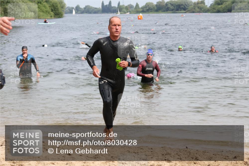 15.06.2025 - 27. Vierlanden-Triathlon Lena Gebhardt http://msf.ph/oto/8030428 15.06.2025 11:07:55 Schwimmen 653, 794, 799, 830 meine-sportfotos.de