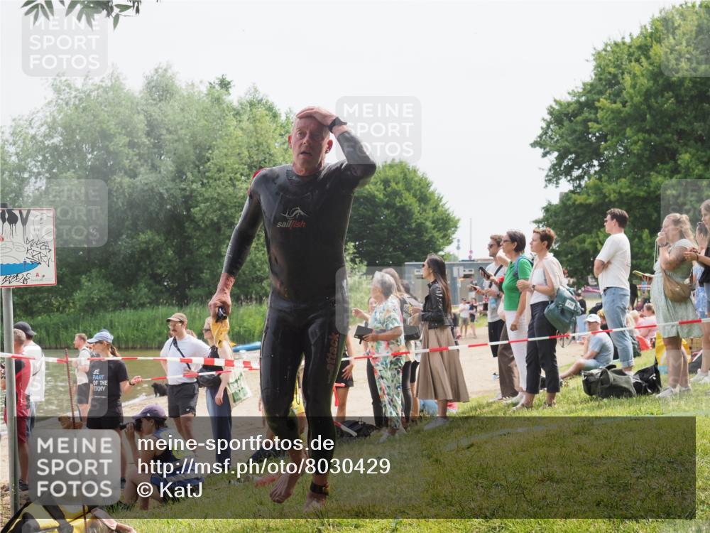 15.06.2025 - 27. Vierlanden-Triathlon KatJ http://msf.ph/oto/8030429 15.06.2025 11:07:37 Schwimmen 787 meine-sportfotos.de