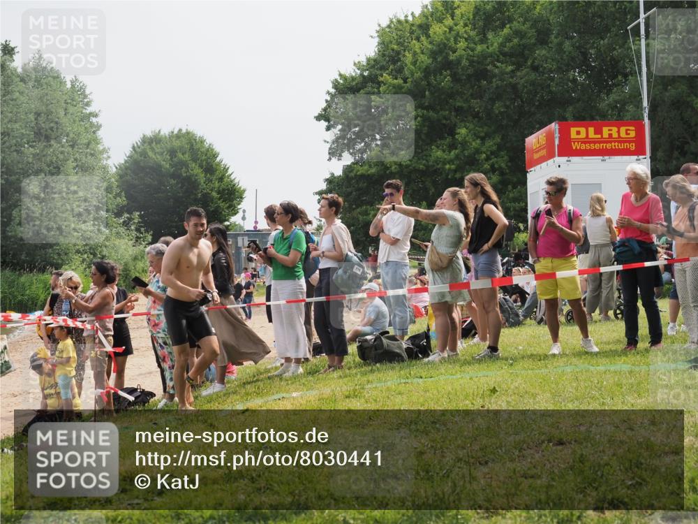 15.06.2025 - 27. Vierlanden-Triathlon KatJ http://msf.ph/oto/8030441 15.06.2025 11:07:52 Schwimmen 653 meine-sportfotos.de