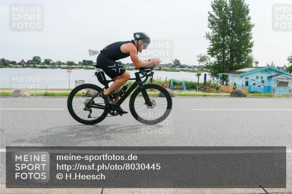 15.06.2025 - 27. Vierlanden-Triathlon H.Heesch http://msf.ph/oto/8030445 15.06.2025 10:33:26 Radfahren 59, 100, 176, 326, 329, 438 meine-sportfotos.de