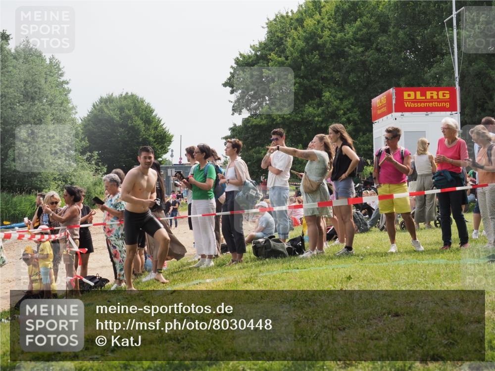 15.06.2025 - 27. Vierlanden-Triathlon KatJ http://msf.ph/oto/8030448 15.06.2025 11:07:52 Schwimmen 653 meine-sportfotos.de