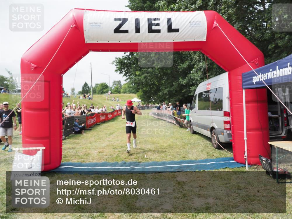 21.06.2025 - 27. Vierlanden-Triathlon MichiJ http://msf.ph/oto/8030461 15.06.2026 12:35:16 Ziel 69 meine-sportfotos.de
