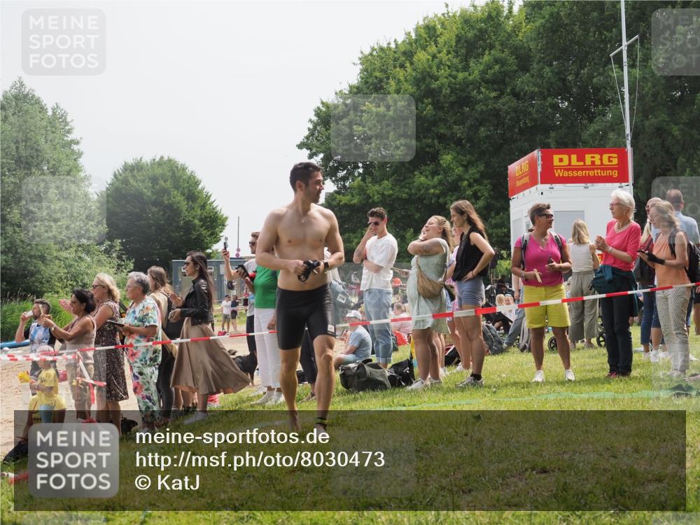 15.06.2025 - 27. Vierlanden-Triathlon KatJ http://msf.ph/oto/8030473 15.06.2025 11:07:55 Schwimmen 653, 830 meine-sportfotos.de