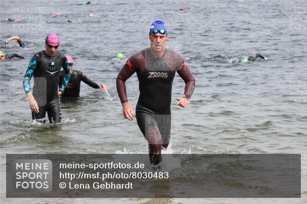 15.06.2025 - 27. Vierlanden-Triathlon Lena Gebhardt http://msf.ph/oto/8030483 15.06.2025 11:08:00 Schwimmen 782, 794, 799, 830 meine-sportfotos.de