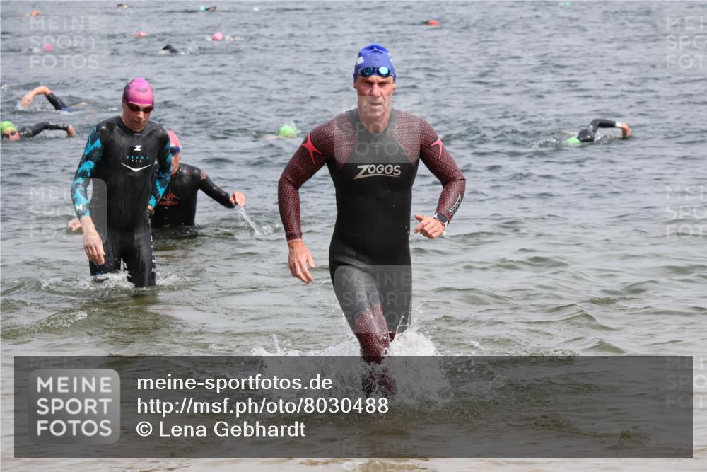 15.06.2025 - 27. Vierlanden-Triathlon Lena Gebhardt http://msf.ph/oto/8030488 15.06.2025 11:08:00 Schwimmen 782, 794, 799, 830 meine-sportfotos.de