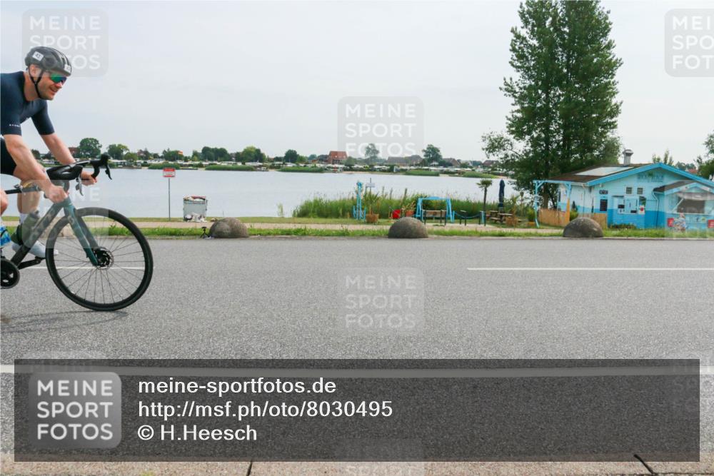 15.06.2025 - 27. Vierlanden-Triathlon H.Heesch http://msf.ph/oto/8030495 15.06.2025 10:33:38 Radfahren 43, 165, 208 meine-sportfotos.de