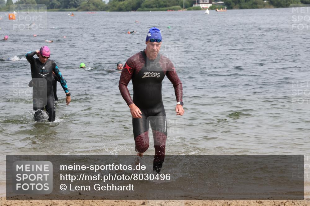 15.06.2025 - 27. Vierlanden-Triathlon Lena Gebhardt http://msf.ph/oto/8030496 15.06.2025 11:08:02 Schwimmen 782, 794, 799, 830 meine-sportfotos.de
