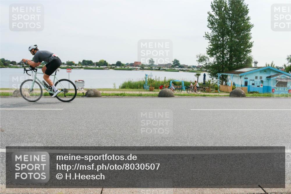 15.06.2025 - 27. Vierlanden-Triathlon H.Heesch http://msf.ph/oto/8030507 15.06.2025 10:33:44 Radfahren 75, 77, 322 meine-sportfotos.de