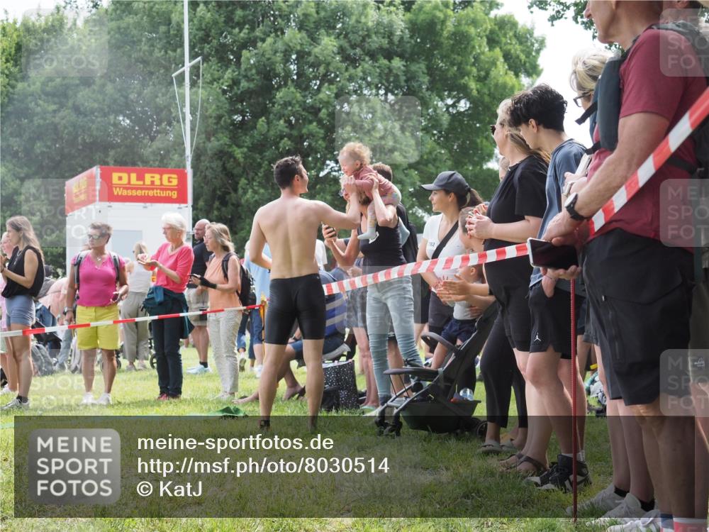 15.06.2025 - 27. Vierlanden-Triathlon KatJ http://msf.ph/oto/8030514 15.06.2025 11:07:59 Schwimmen 653, 799, 830 meine-sportfotos.de