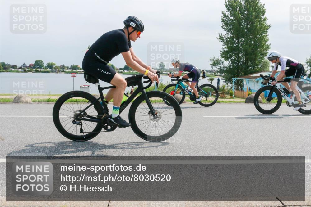 21.06.2025 - 27. Vierlanden-Triathlon H.Heesch http://msf.ph/oto/8030520 15.06.2025 11:30:58 Radfahren 167, 228, 651, 891, 926, 980 meine-sportfotos.de