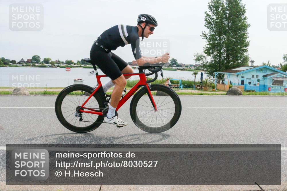 15.06.2025 - 27. Vierlanden-Triathlon H.Heesch http://msf.ph/oto/8030527 15.06.2025 10:33:46 Radfahren 75, 77, 322 meine-sportfotos.de