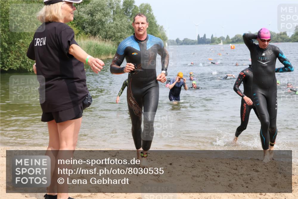 15.06.2025 - 27. Vierlanden-Triathlon Lena Gebhardt http://msf.ph/oto/8030535 15.06.2025 11:08:10 Schwimmen 782, 794, 797, 828, 847 meine-sportfotos.de