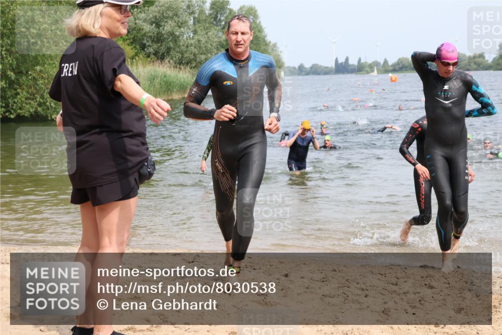15.06.2025 - 27. Vierlanden-Triathlon Lena Gebhardt http://msf.ph/oto/8030538 15.06.2025 11:08:10 Schwimmen 782, 794, 797, 828, 847 meine-sportfotos.de