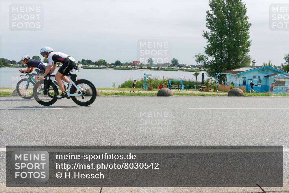 21.06.2025 - 27. Vierlanden-Triathlon H.Heesch http://msf.ph/oto/8030542 15.06.2025 11:30:58 Radfahren 167, 228, 651, 891, 926, 980 meine-sportfotos.de