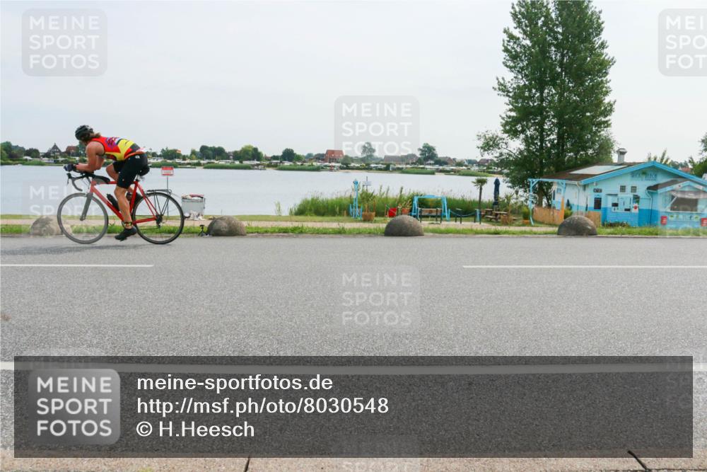 15.06.2025 - 27. Vierlanden-Triathlon H.Heesch http://msf.ph/oto/8030548 15.06.2025 10:33:57 Radfahren 49, 132 meine-sportfotos.de