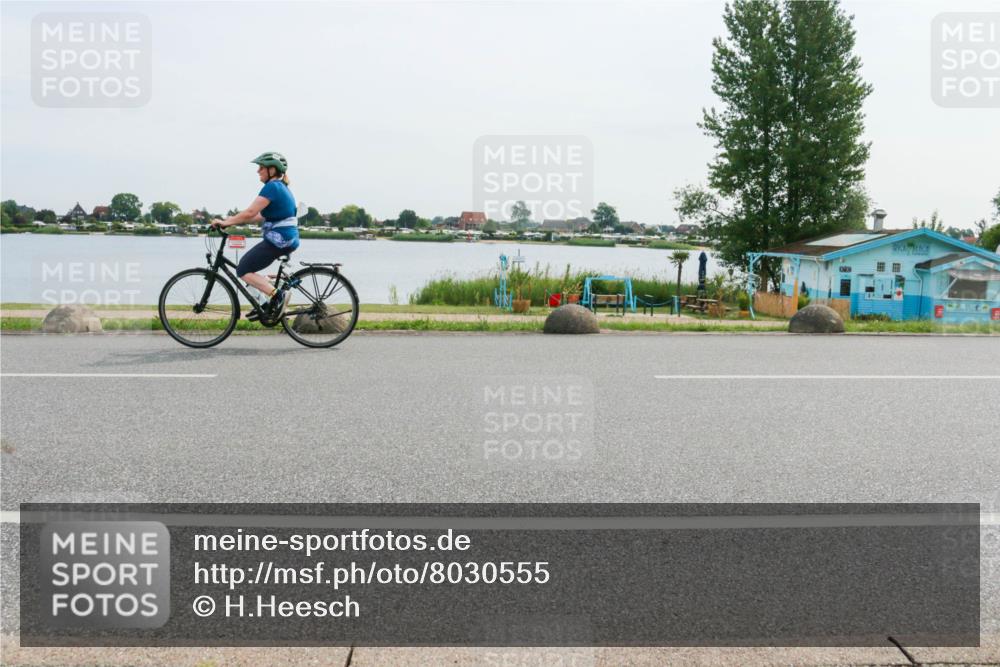 15.06.2025 - 27. Vierlanden-Triathlon H.Heesch http://msf.ph/oto/8030555 15.06.2025 10:34:00 Radfahren 49, 132, 308, 543 meine-sportfotos.de