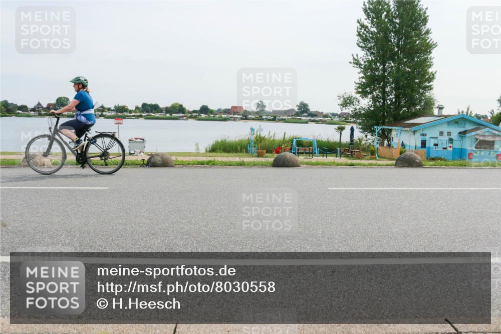 15.06.2025 - 27. Vierlanden-Triathlon H.Heesch http://msf.ph/oto/8030558 15.06.2025 10:34:00 Radfahren 49, 132, 308, 543 meine-sportfotos.de