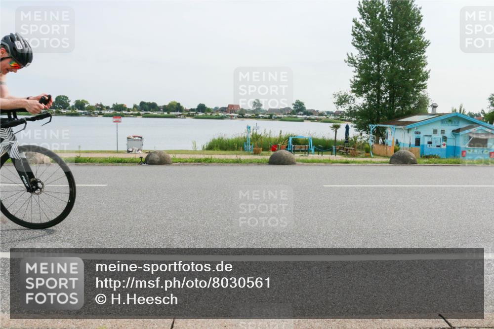 15.06.2025 - 27. Vierlanden-Triathlon H.Heesch http://msf.ph/oto/8030561 15.06.2025 10:34:01 Radfahren 49, 132, 308, 543 meine-sportfotos.de