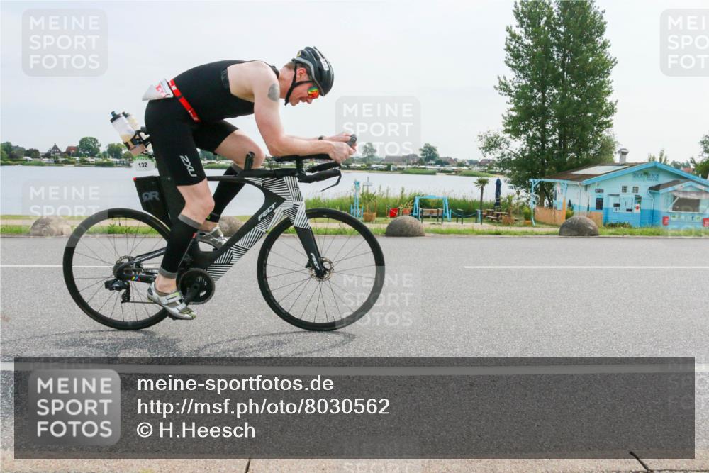 15.06.2025 - 27. Vierlanden-Triathlon H.Heesch http://msf.ph/oto/8030562 15.06.2025 10:34:01 Radfahren 49, 132, 308, 543 meine-sportfotos.de