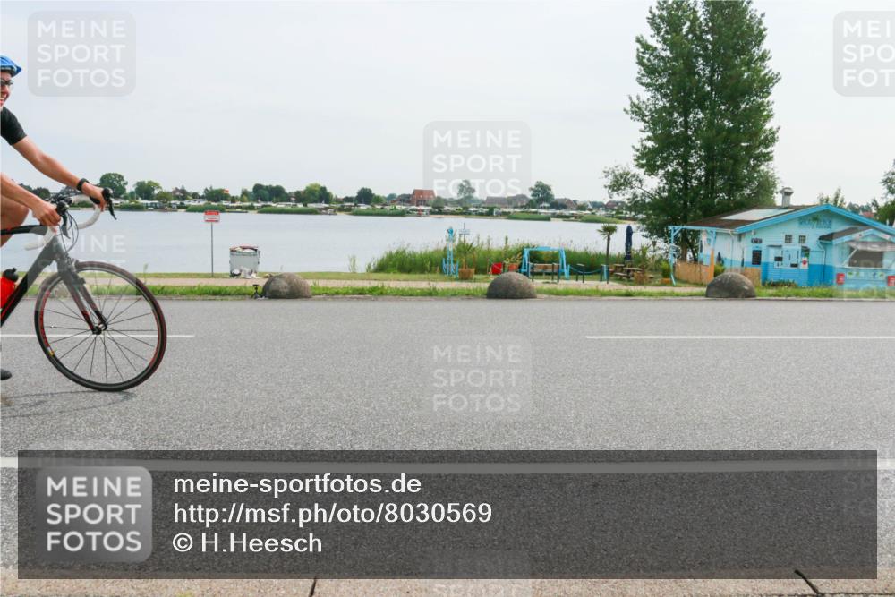 15.06.2025 - 27. Vierlanden-Triathlon H.Heesch http://msf.ph/oto/8030569 15.06.2025 10:34:06 Radfahren 299, 308, 361, 543 meine-sportfotos.de