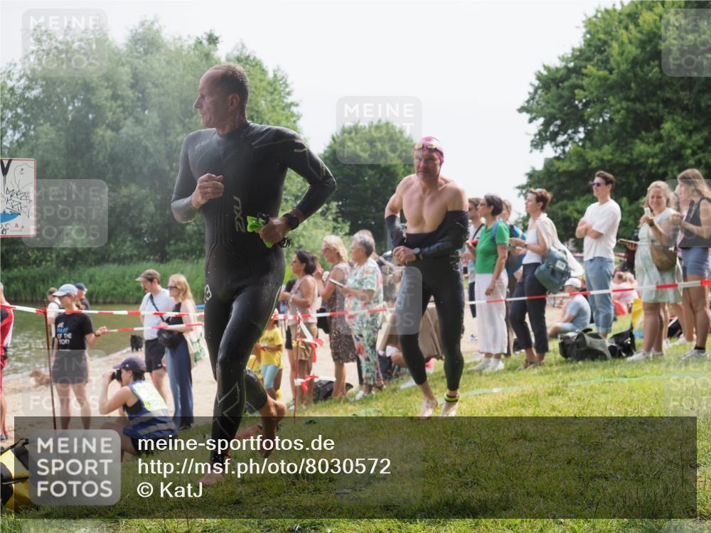 15.06.2025 - 27. Vierlanden-Triathlon KatJ http://msf.ph/oto/8030572 15.06.2025 11:08:03 Schwimmen 794, 799, 830 meine-sportfotos.de