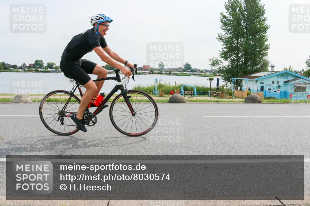 15.06.2025 - 27. Vierlanden-Triathlon H.Heesch http://msf.ph/oto/8030574 15.06.2025 10:34:06 Radfahren 299, 308, 361, 543 meine-sportfotos.de