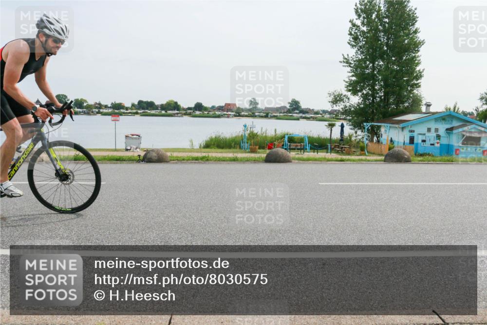 15.06.2025 - 27. Vierlanden-Triathlon H.Heesch http://msf.ph/oto/8030575 15.06.2025 10:34:08 Radfahren 299, 308, 361 meine-sportfotos.de