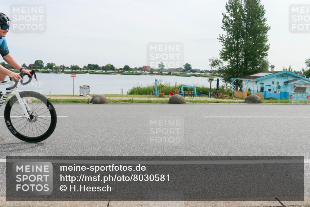 15.06.2025 - 27. Vierlanden-Triathlon H.Heesch http://msf.ph/oto/8030581 15.06.2025 10:34:10 Radfahren 299, 361 meine-sportfotos.de
