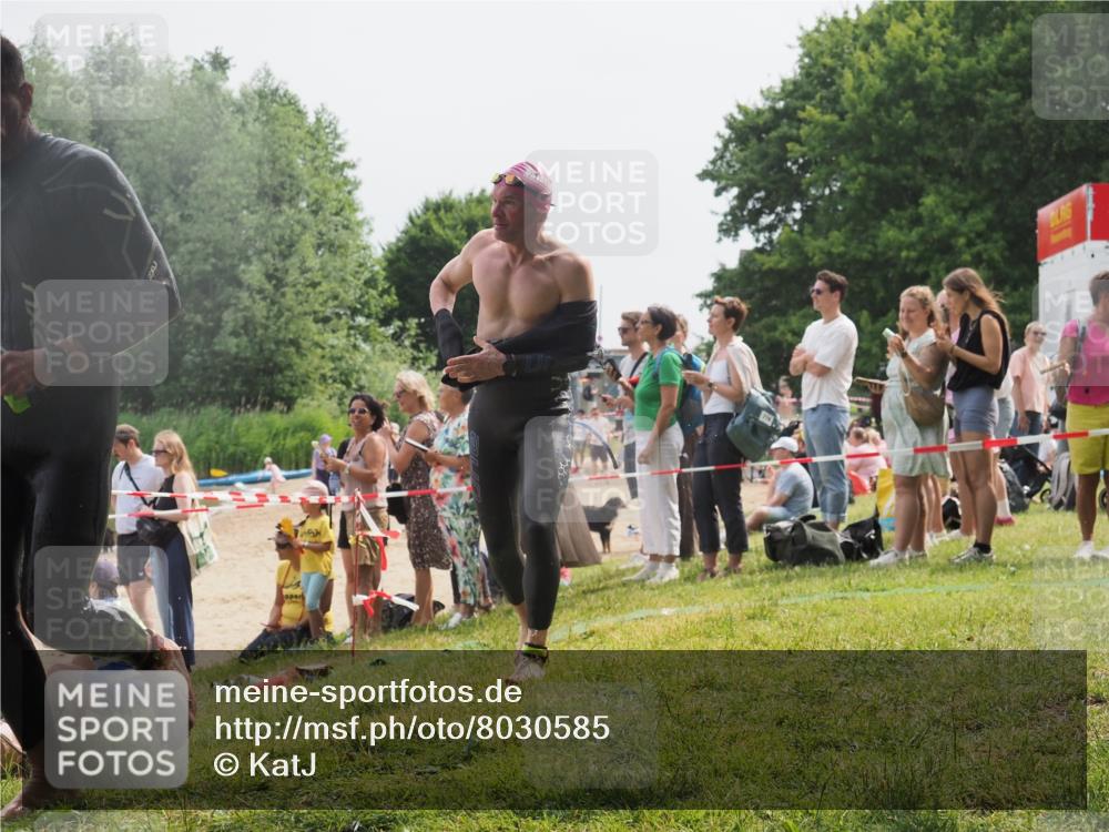 15.06.2025 - 27. Vierlanden-Triathlon KatJ http://msf.ph/oto/8030585 15.06.2025 11:08:04 Schwimmen 794, 799, 830 meine-sportfotos.de