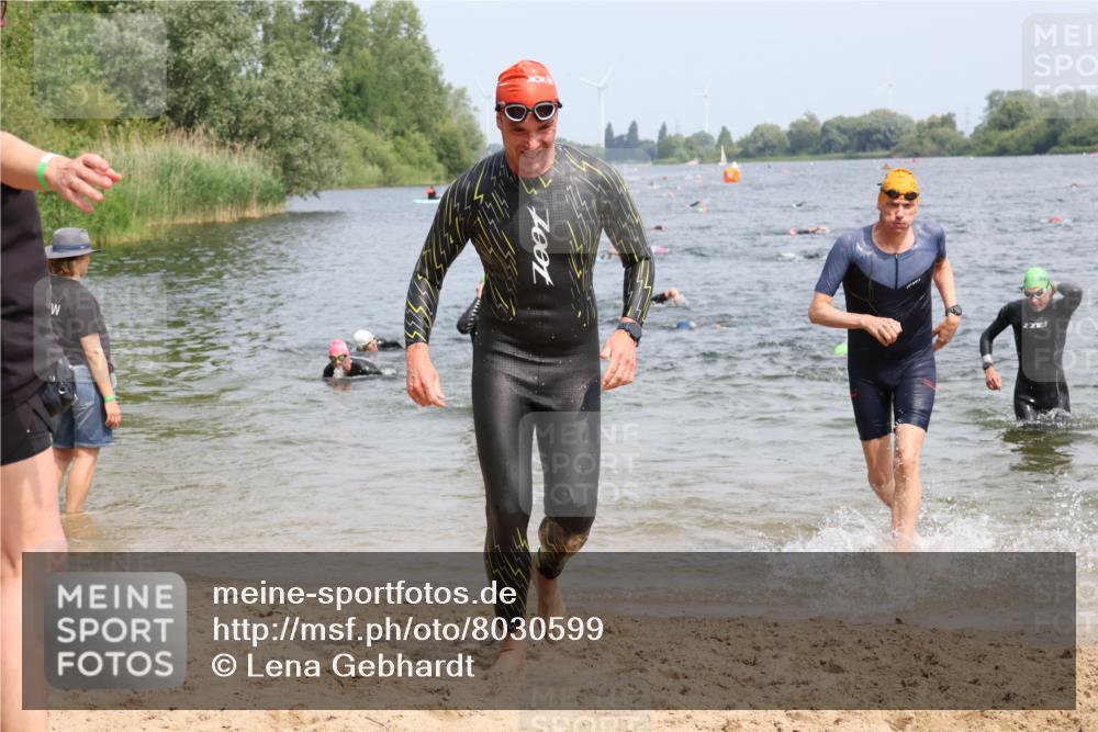15.06.2025 - 27. Vierlanden-Triathlon Lena Gebhardt http://msf.ph/oto/8030599 15.06.2025 11:08:18 Schwimmen 782, 797, 828, 835, 836, 845, 847 meine-sportfotos.de