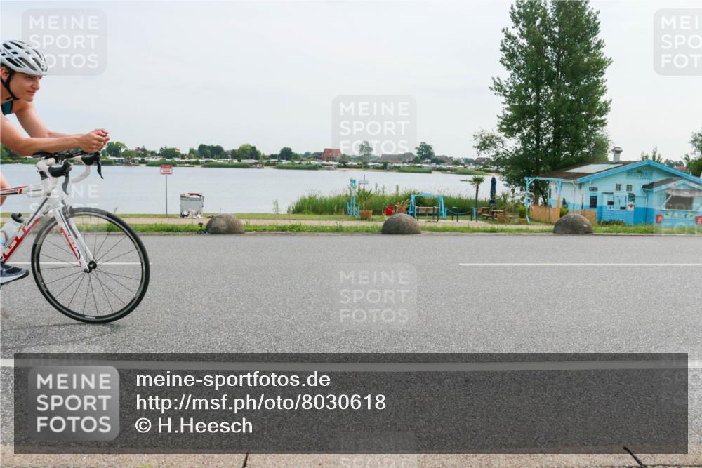 15.06.2025 - 27. Vierlanden-Triathlon H.Heesch http://msf.ph/oto/8030618 15.06.2025 10:34:23 Radfahren 9, 19, 282 meine-sportfotos.de